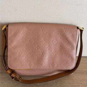 Authentic Louis Vuitton vernis shoulder bag